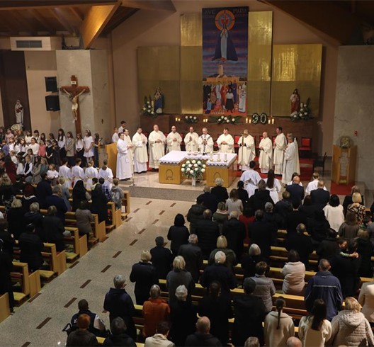 Nadbiskup Kutleša predvodio misu o 30. obljetnici Župe BDM Kraljice apostola u Zaprešiću